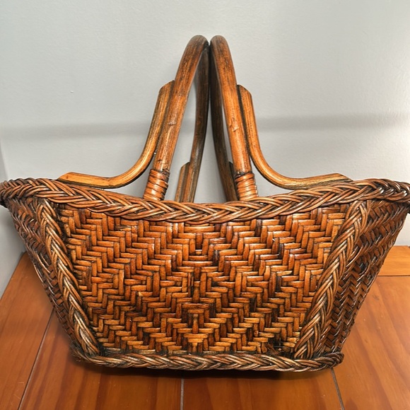 Rustic Wicker Basket w/ Double Woven Handle - Picture 5 of 9